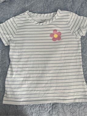 ✨5/$12 Girls' White & Light Blue Striped Tee with Pink Flower size 12 (large)